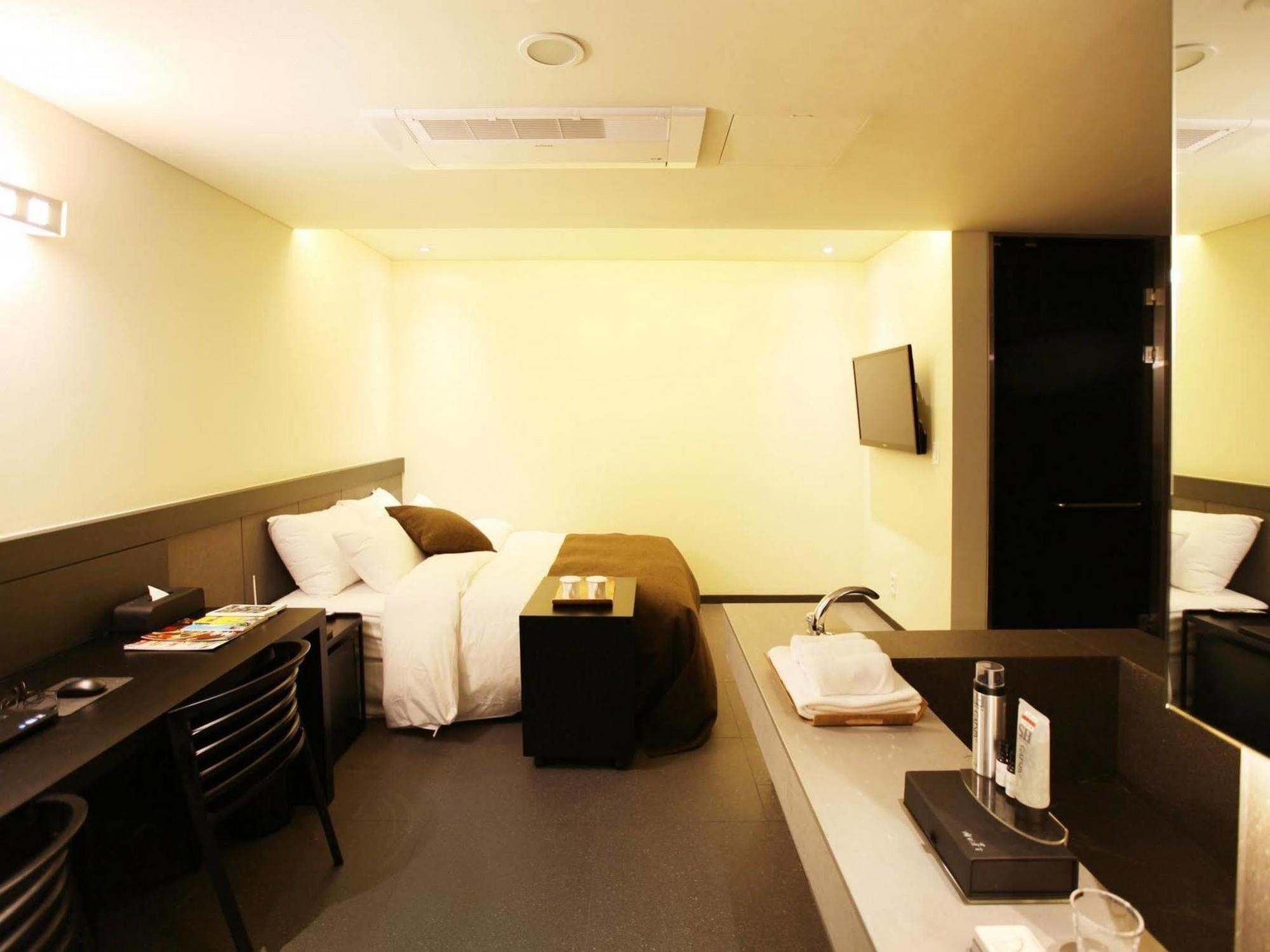 โรงแรม ไวน์ ซองนัม ภายนอก รูปภาพ